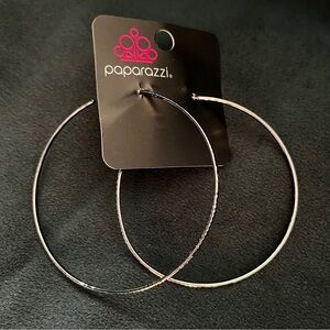 Post earrings. Gunmetal/hoop.